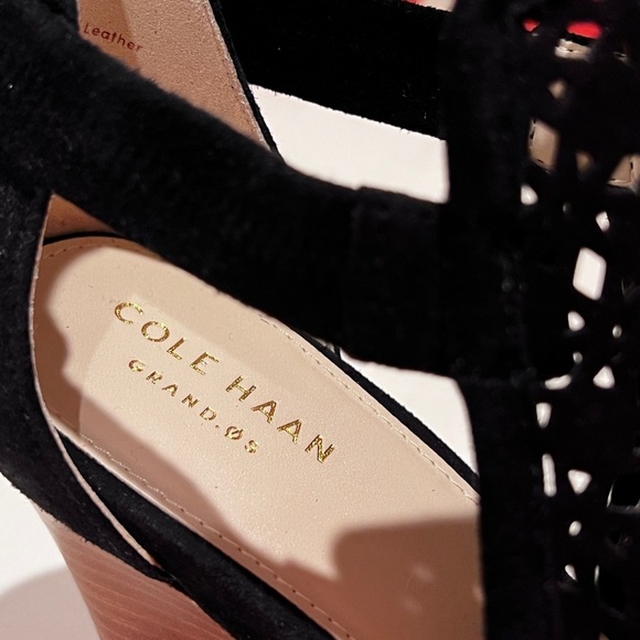 Cole Haan - Grand Edie Black Wedge Sandals with Open Toe & Cutout Design - NWOT - Picture 5 of 6